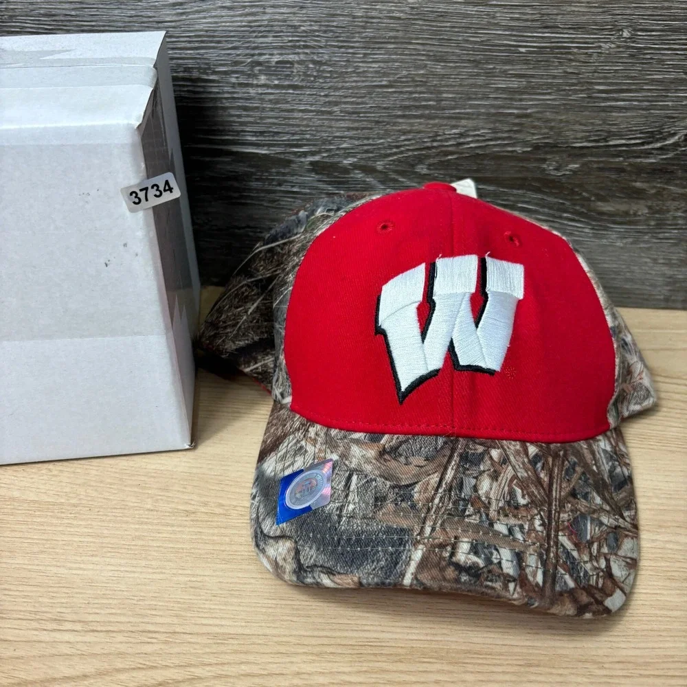 Wisconsin Badgers Hat Cap Strap‎ Back Red Camo NCAA Adjustable NWT *